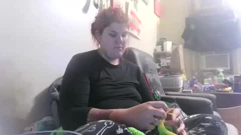 Snapshot of gamer202324 chatting on 10/28/25, 12:36 gamer202324 online show from 10/28/25, 12:36