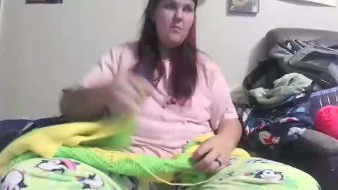 Snapshot of gamer202324 chatting on 10/31/25, 02:45 gamer202324 online show from 10/31/25, 02:45