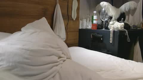 Rose online show from 11/16/25, 02:55