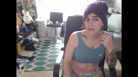 Snapshot of garthvoncoole chatting on 11/17/25, 04:35 HarperxLotus online show from 11/17/25, 04:35