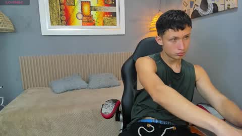 garuo_18 online show from 11/30/25, 04:22