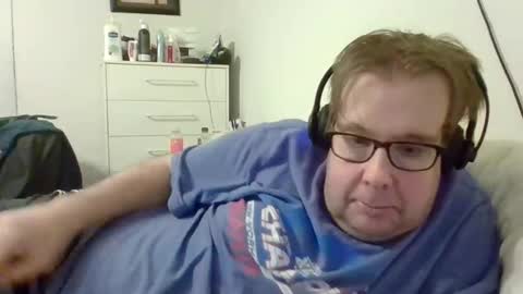 Snapshot of garyg930 chatting on 10/25/25, 06:10 Gary online show from 10/25/25, 06:10