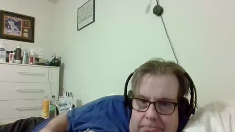 Snapshot of garyg930 chatting on 10/26/25, 03:45 Gary online show from 10/26/25, 03:45
