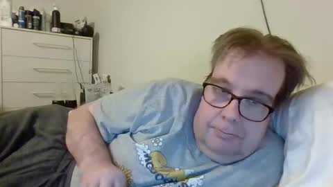 Snapshot of garyg930 chatting on 02/07/26, 04:27 Gary online show from 02/07/26, 04:27