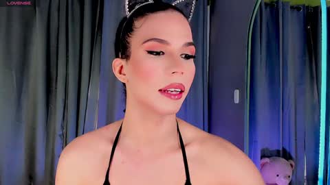 Snapshot of gatitavenecis1 chatting on 01/22/25, 02:35 Vnecis Marn online show from 01/22/25, 02:35