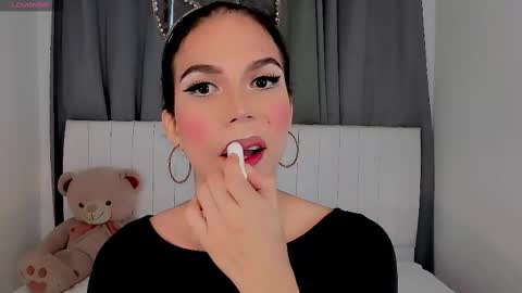 Snapshot of gatitavenecis1 chatting on 09/24/25, 05:05 Vnecis Marn online show from 09/24/25, 05:05