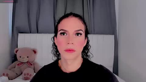 Snapshot of gatitavenecis1 chatting on 09/26/25, 05:17 Vnecis Marn online show from 09/26/25, 05:17