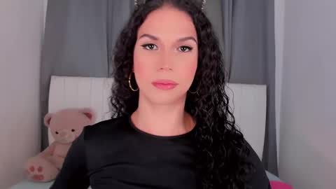 Snapshot of gatitavenecis1 chatting on 10/25/25, 06:13 Vnecis Marn online show from 10/25/25, 06:13