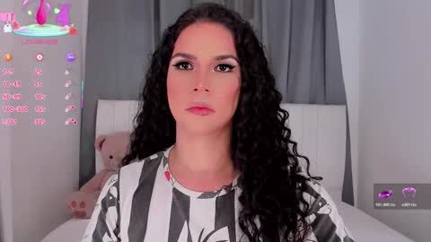 Snapshot of gatitavenecis1 chatting on 12/04/25, 01:09 Vnecis Marn online show from 12/04/25, 01:09