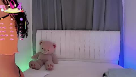 Snapshot of gatitavenecis1 chatting on 02/01/26, 01:37 Vnecis Marn online show from 02/01/26, 01:37