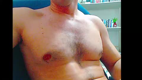 Snapshot of gatosarado23 chatting on 06/13/26, 06:00 gatosarado23 online show from 06/13/26, 06:00