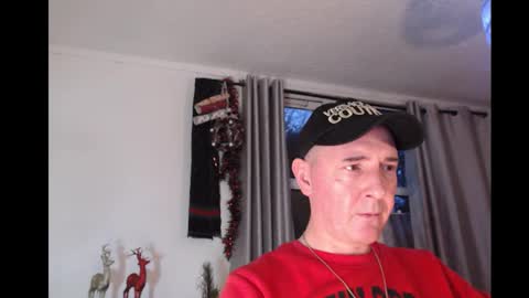 Snapshot of gavinkush chatting on 12/16/25, 07:57 gavinkush online show from 12/16/25, 07:57