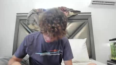 Snapshot of gayndepressed chatting on 09/19/25, 06:08 Trace online show from 09/19/25, 06:08