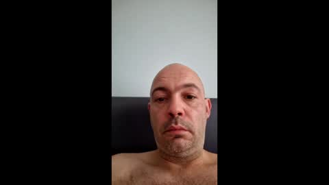 Snapshot of gazg1984 chatting on 11/06/25, 09:10 gazg1984 online show from 11/06/25, 09:10