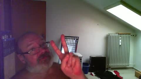 Snapshot of gbstoni chatting on 06/09/26, 01:45 gbstoni online show from 06/09/26, 01:45