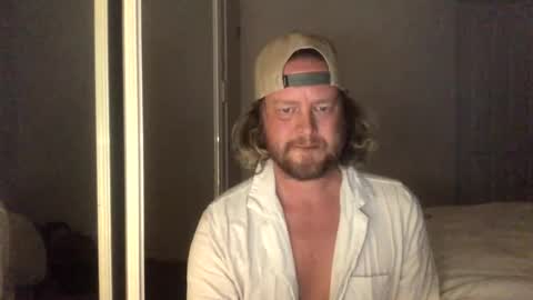 Snapshot of gcsurfer81 chatting on 10/29/25, 07:32 gcsurfer81 online show from 10/29/25, 07:32