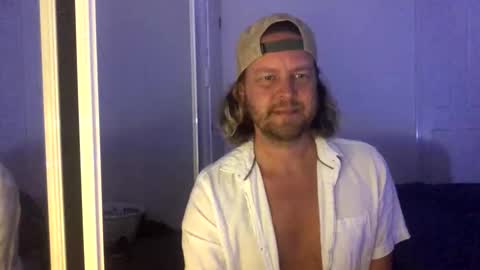 Snapshot of gcsurfer81 chatting on 11/04/25, 08:35 gcsurfer81 online show from 11/04/25, 08:35