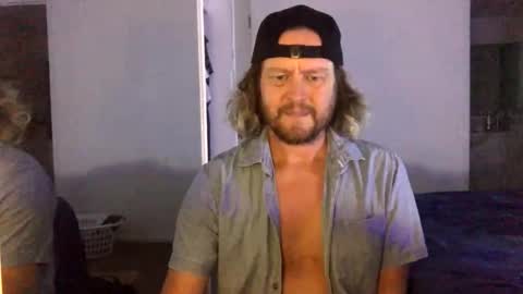 Snapshot of gcsurfer81 chatting on 12/17/25, 09:15 gcsurfer81 online show from 12/17/25, 09:15