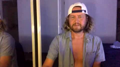 Snapshot of gcsurfer81 chatting on 12/19/25, 09:27 gcsurfer81 online show from 12/19/25, 09:27