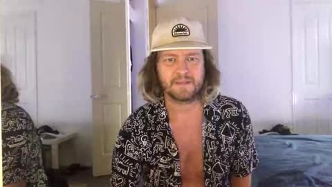 Snapshot of gcsurfer81 chatting on 02/05/26, 08:19 gcsurfer81 online show from 02/05/26, 08:19