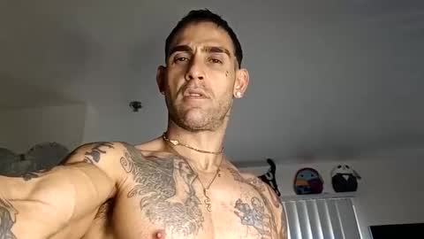 Snapshot of geekedoutlabs chatting on 10/25/25, 02:46 Zanecubano online show from 10/25/25, 02:46