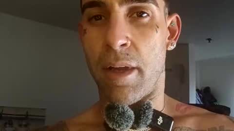 Snapshot of geekedoutlabs chatting on 11/05/25, 05:02 Zanecubano online show from 11/05/25, 05:02