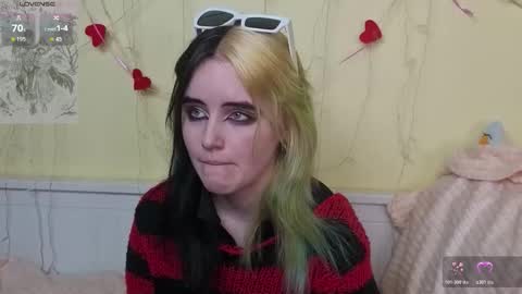 Ilona online show from 10/24/25, 06:15