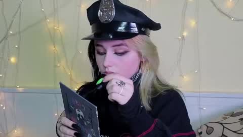 Ilona online show from 11/14/25, 06:06