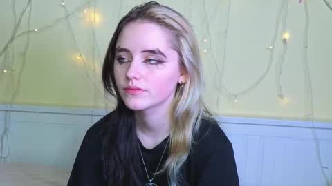 Ilona online show from 12/16/25, 07:08