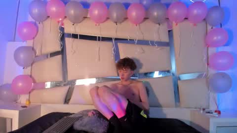 Genesis online show from 11/05/25, 04:23