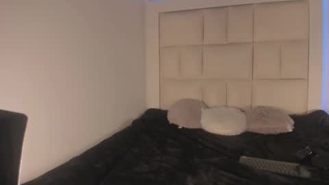 Snapshot of genesis_ask chatting on 12/19/25, 04:52 Genesis online show from 12/19/25, 04:52