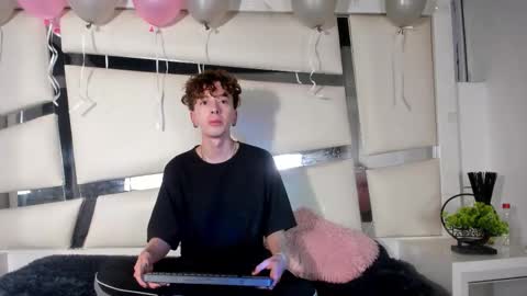 Snapshot of genesis_js chatting on 11/19/25, 03:39 genesis_js online show from 11/19/25, 03:39