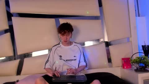 Snapshot of genesis_js chatting on 11/21/25, 04:55 genesis_js online show from 11/21/25, 04:55