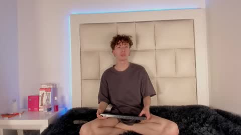 Snapshot of genesis_js chatting on 12/15/25, 11:42 genesis_js online show from 12/15/25, 11:42