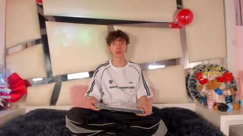 Snapshot of genesis_js chatting on 12/18/25, 04:07 genesis_js online show from 12/18/25, 04:07