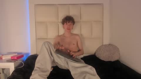 Snapshot of genesis_js chatting on 12/19/25, 05:03 genesis_js online show from 12/19/25, 05:03