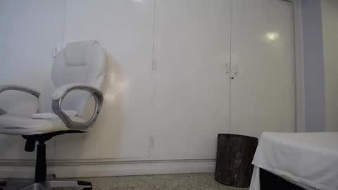 Snapshot of genesis_moretz chatting on 12/21/24, 06:52 GENESIS online show from 12/21/24, 06:52