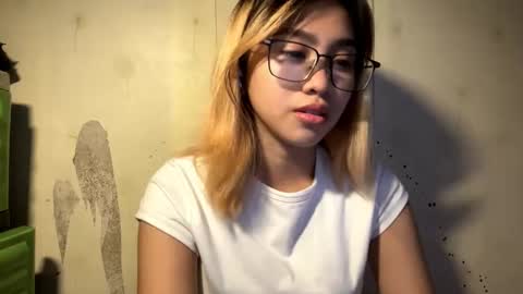 Snapshot of genesistresvant chatting on 01/16/26, 01:15 Yuki online show from 01/16/26, 01:15