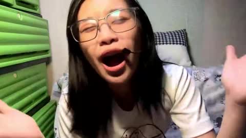 Snapshot of genesistresvant chatting on 02/10/26, 01:37 Yuki online show from 02/10/26, 01:37