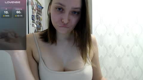 Snapshot of genev__ievee chatting on 04/27/26, 05:44 genev__ievee online show from 04/27/26, 05:44