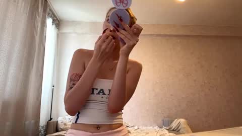 Snapshot of geneviveseay chatting on 09/10/25, 10:59 Emmi online show from 09/10/25, 10:59