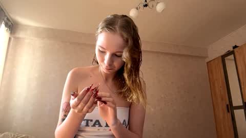 Snapshot of geneviveseay chatting on 09/13/25, 09:31 Emmi online show from 09/13/25, 09:31