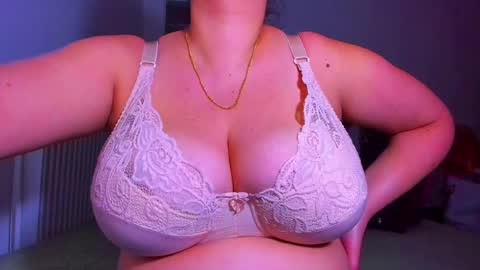 genifersweet online show from 12/24/24, 06:11
