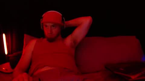 Snapshot of genitalwars chatting on 12/17/25, 01:11 genitalwars online show from 12/17/25, 01:11