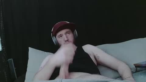 Snapshot of genitalwars chatting on 12/18/25, 05:19 genitalwars online show from 12/18/25, 05:19