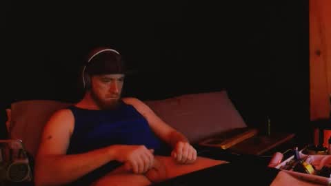 Snapshot of genitalwars chatting on 01/16/26, 04:05 genitalwars online show from 01/16/26, 04:05