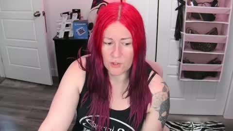 Snapshot of gennyrock chatting on 05/26/26, 04:14 Genny Rock and online show from 05/26/26, 04:14