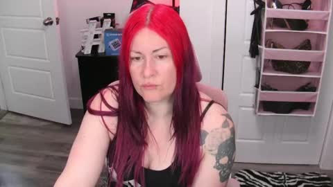 Snapshot of gennyrock chatting on 05/27/26, 01:52 Genny Rock and online show from 05/27/26, 01:52