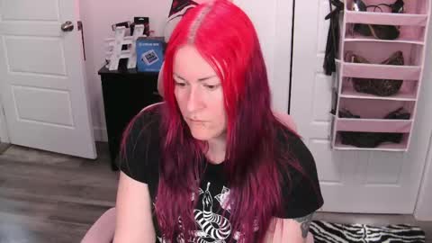 Snapshot of gennyrock chatting on 05/30/26, 04:15 Genny Rock and online show from 05/30/26, 04:15