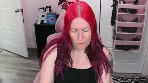 Snapshot of gennyrock chatting on 06/04/26, 12:33 Genny Rock and online show from 06/04/26, 12:33
